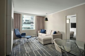 2 Bars/Lounges, Gastropub