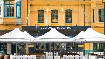 2 bars/lounges, gastropub