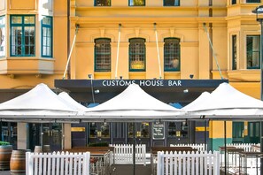 2 bars/lounges, gastropub - Sydney Harbour Marriott Hotel at Circular Quay (Sydney)