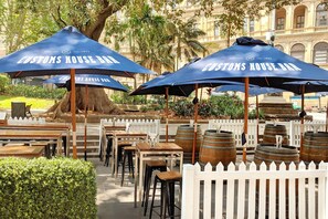 2 bares, pub gastronómico