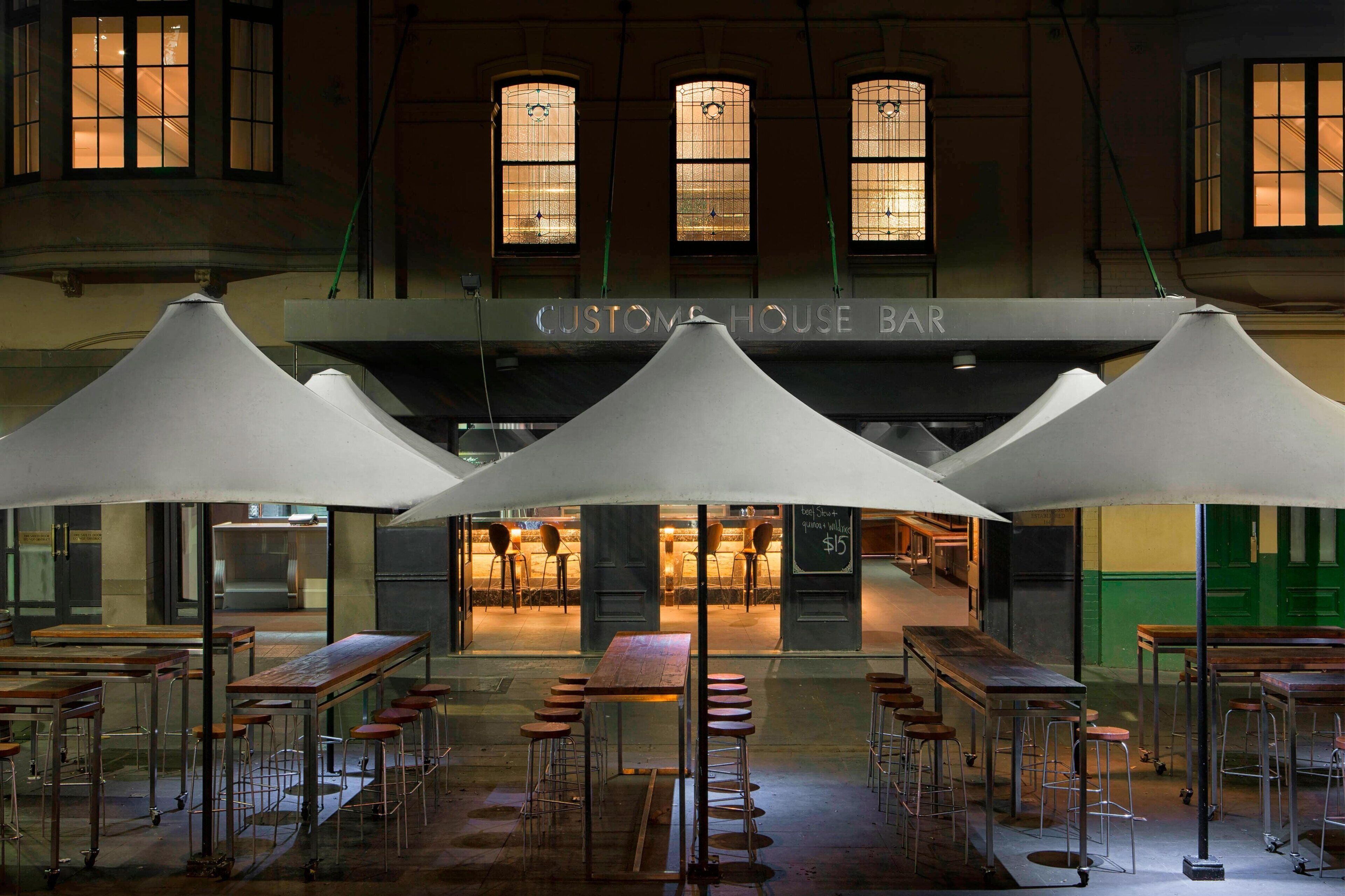 2 bars/lounges, gastropub