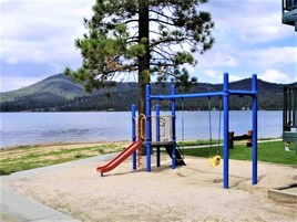 Tempat bermain anak - outdoor