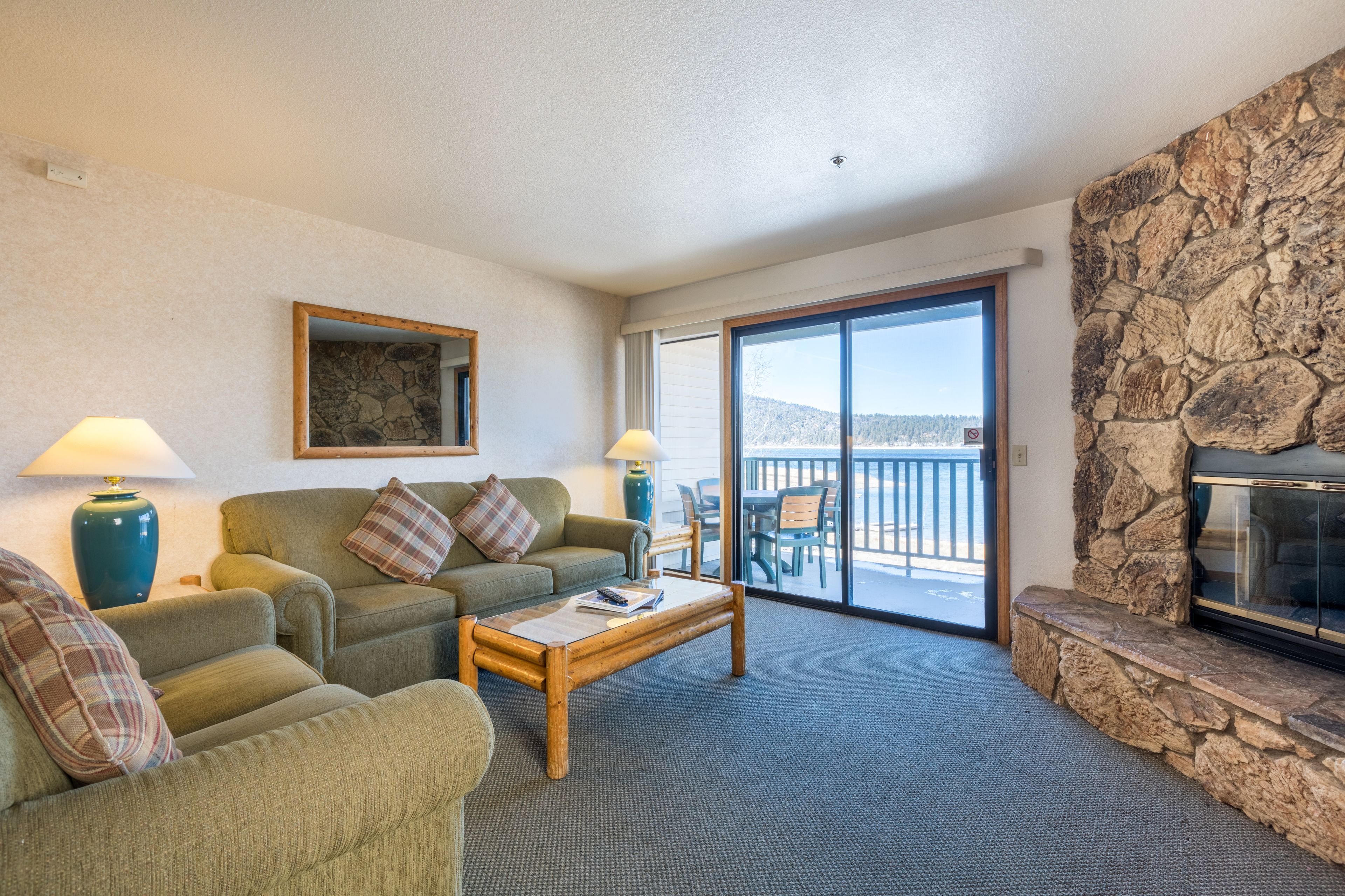 27-inch flat-screen TV with cable channels, TV, fireplace