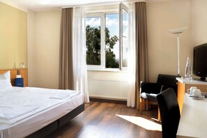 Standard Room, 1 Double Bed, Park View | Hypo-allergenic bedding, desk, laptop workspace, soundproofing - Best Western Macrander Hotel Dresden (Dresden)
