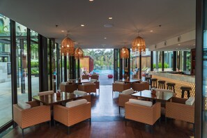 2 bars/lounges, poolside bar - InterContinental Dhaka by IHG (Dhaka)