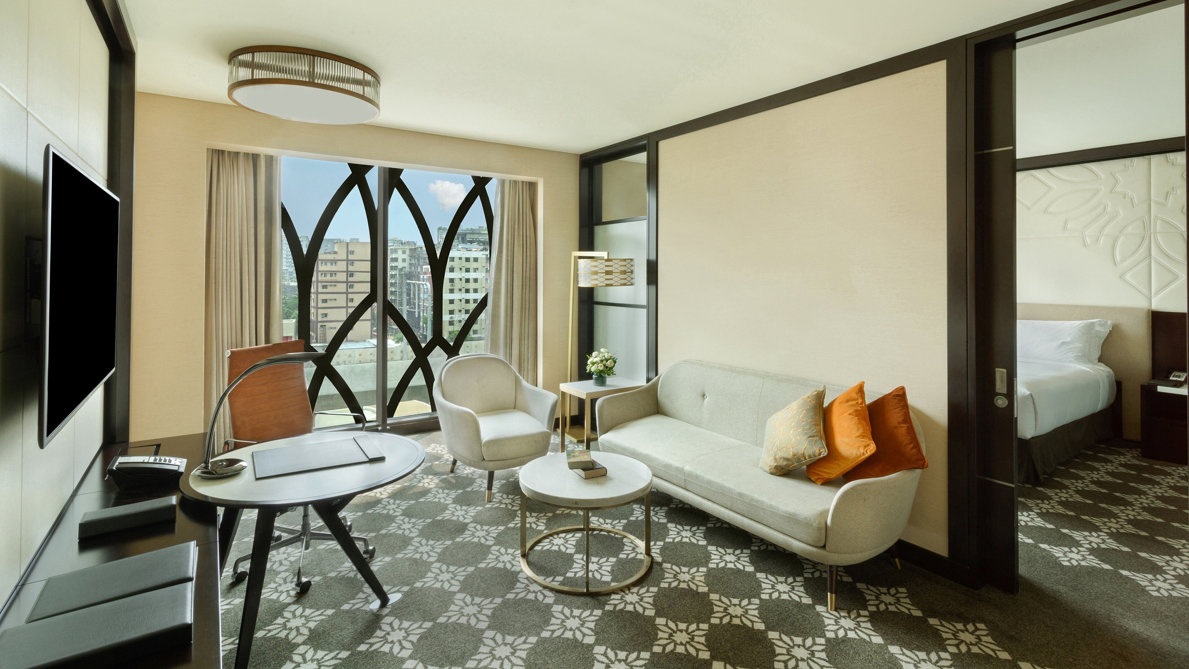 Luxe beddengoed, donsdekens, een kluis op de kamer, een bureau