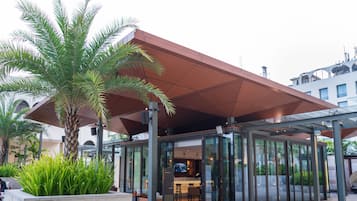 5 Restaurants; Frühstück, Mittagessen und Abendessen werden serviert