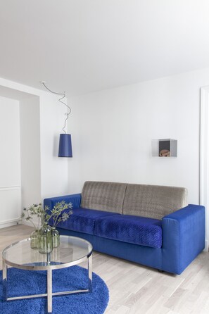 Family Room | Hypo-allergenic bedding, down comforters, desk, blackout drapes