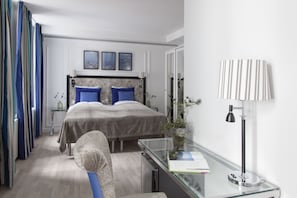 Standard Double Room | Hypo-allergenic bedding, down comforters, desk, blackout drapes