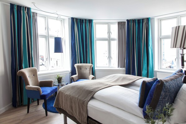 Hypo-allergenic bedding, down duvets, desk, blackout curtains