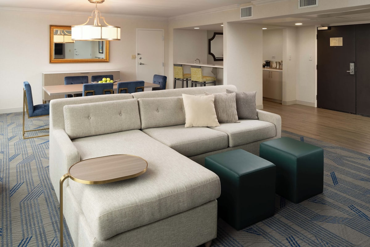 Presidential Room (Parlor, No Bed)