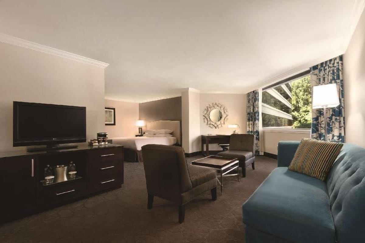 Premium bedding, down comforters, pillowtop beds, in-room safe
