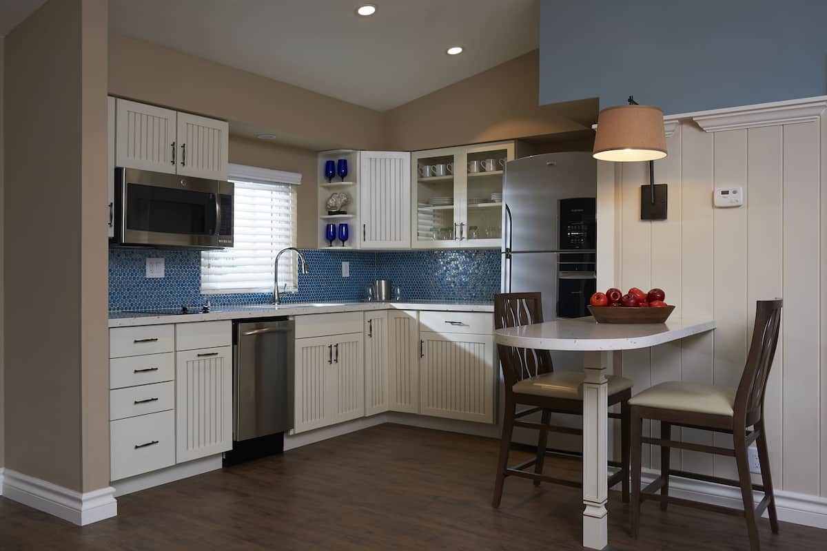 fridge, microwave, coffee/tea maker