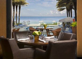 Dining at Edgewater Beach Hotel