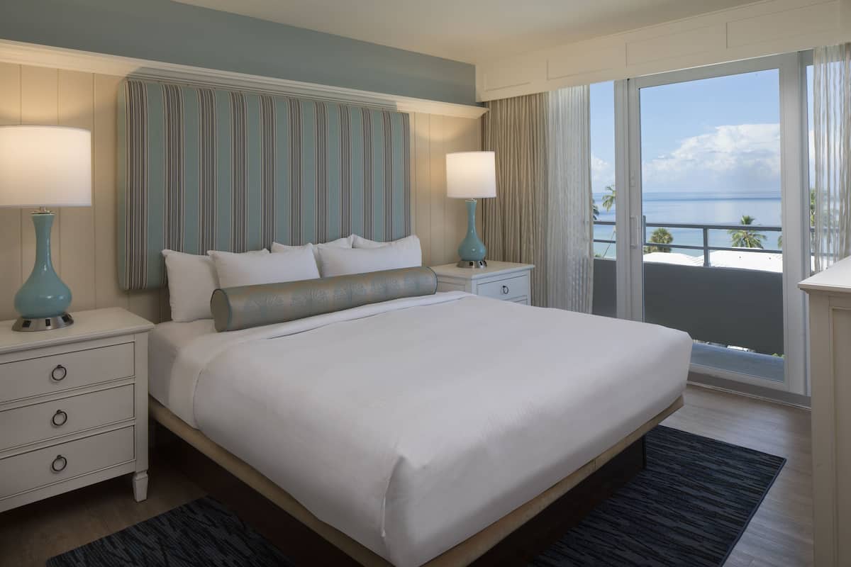 Premium bedding, in-room safe, desk, laptop workspace