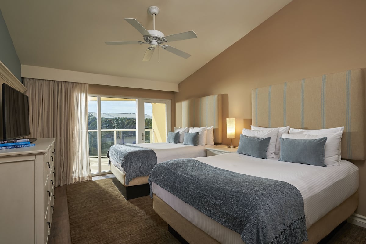 Premium bedding, in-room safe, desk, laptop workspace