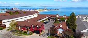 Super 8 by Wyndham Mackinaw City/Beachfront Area