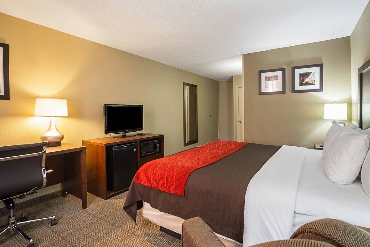 Desk, blackout drapes, iron/ironing board, free cribs/infant beds