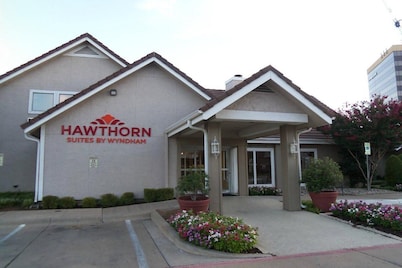 Hawthorn Suites By Wyndham Fort Worth/medical Cent