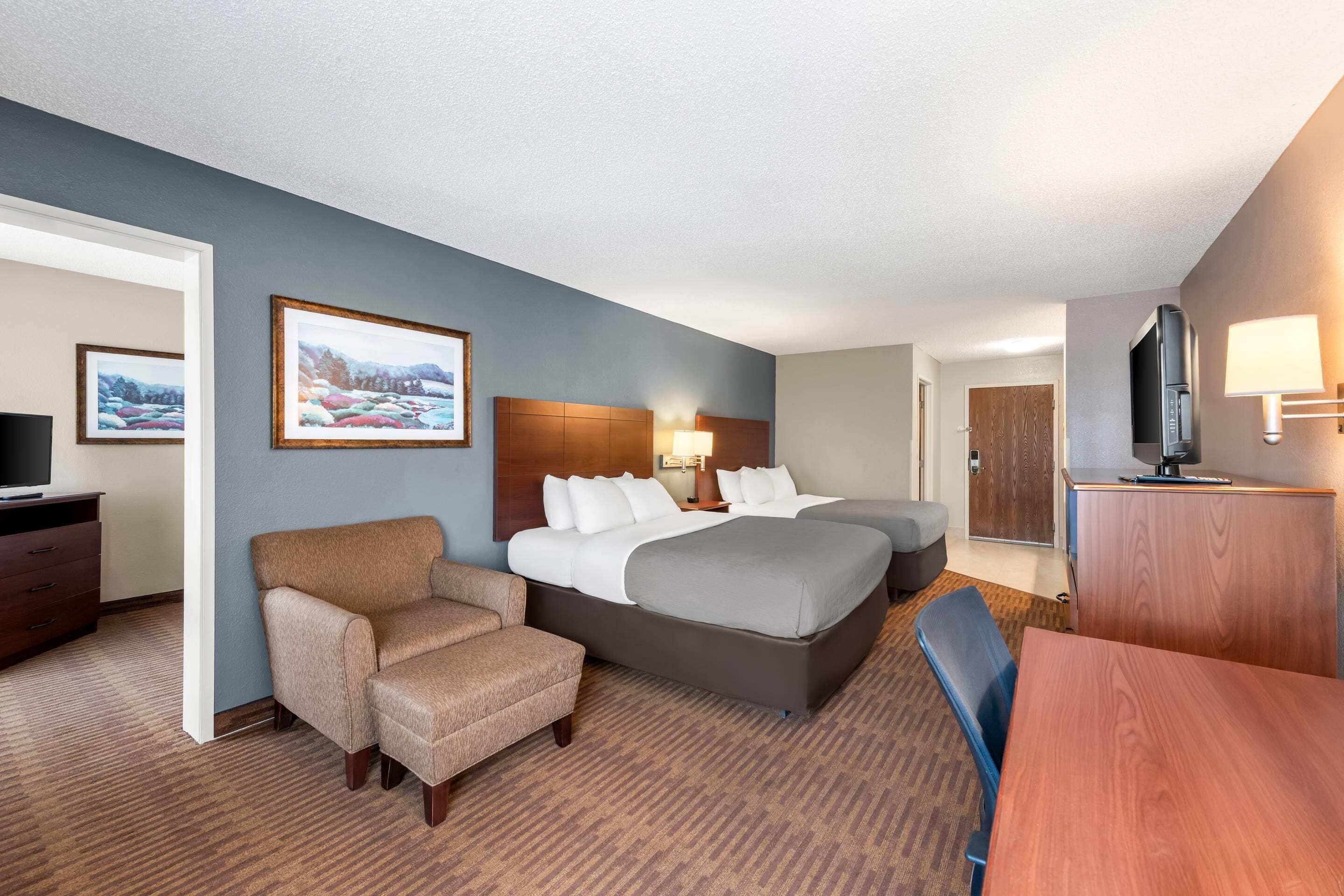 In-room safe, desk, iron/ironing board, rollaway beds (surcharge)