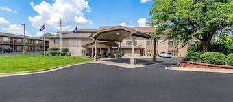 Quality Inn & Suites Lawrence - University Area