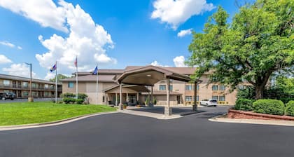 Quality Inn & Suites Lawrence - University Area