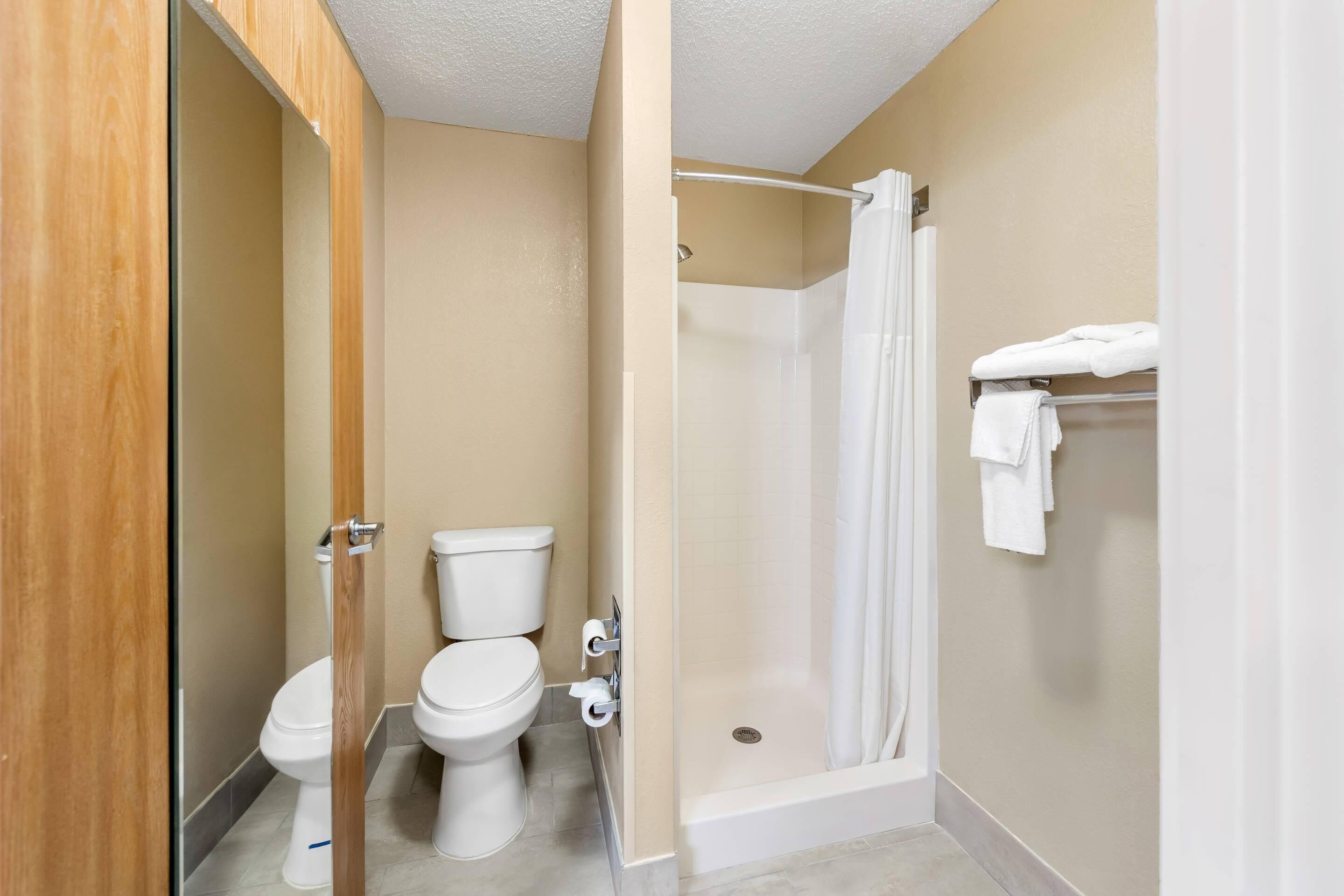 In-room safe, desk, iron/ironing board, rollaway beds (surcharge)