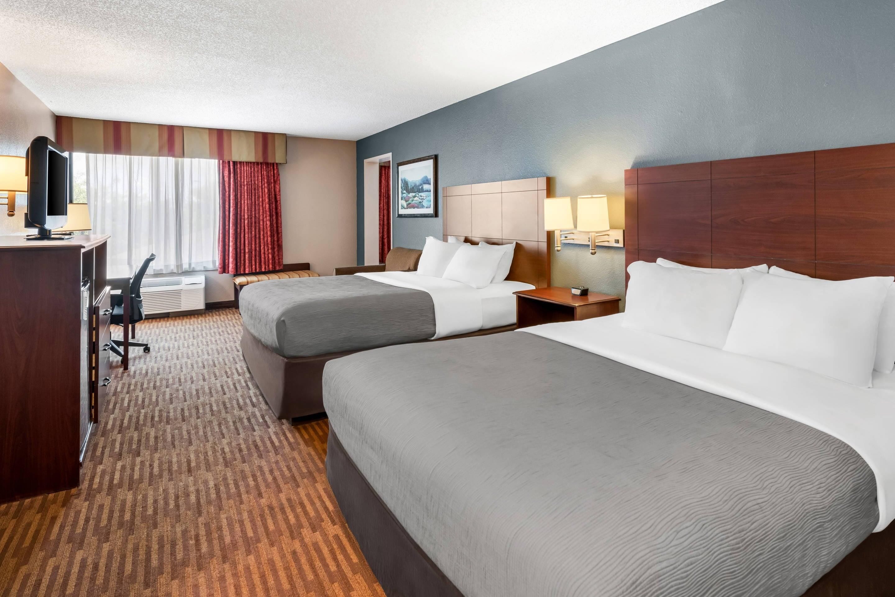 In-room safe, desk, iron/ironing board, rollaway beds (surcharge)