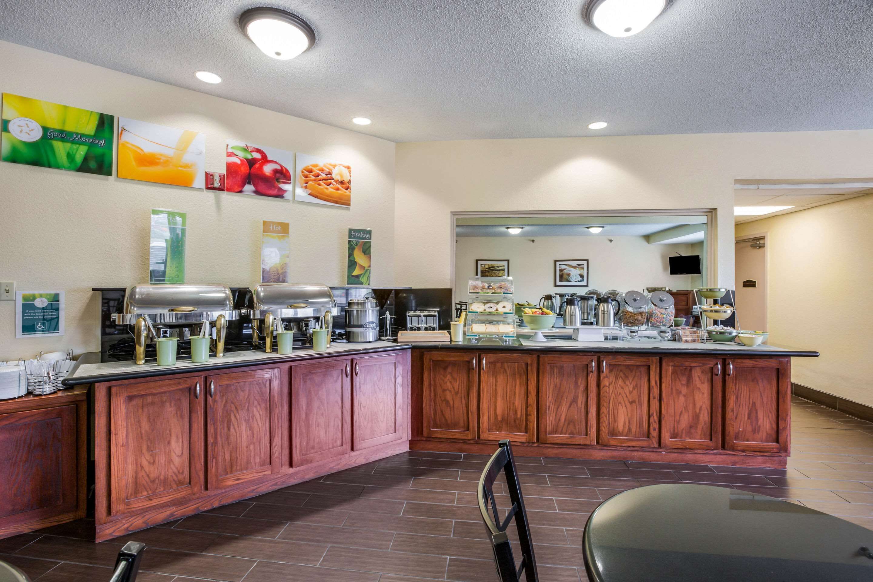 Free daily buffet breakfast 