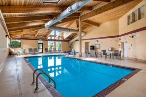 Indoor pool, sun loungers