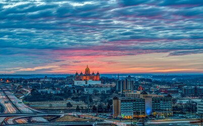 Holiday Inn Downtown - Mercy Area by IHG