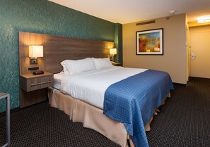 Premium bedding, pillowtop beds, laptop workspace, blackout drapes - Holiday Inn Downtown - Mercy Area by IHG (Des Moines)