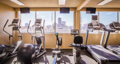 Holiday Inn Downtown - Mercy Area by IHG