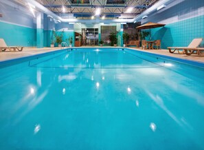 Una piscina cubierta