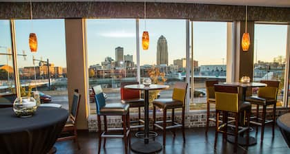 Holiday Inn Downtown - Mercy Area by IHG