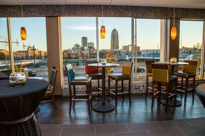 Holiday Inn Downtown - Mercy Area by IHG