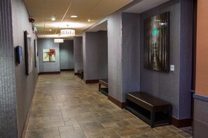 Interior - Holiday Inn Downtown - Mercy Area by IHG (Des Moines)