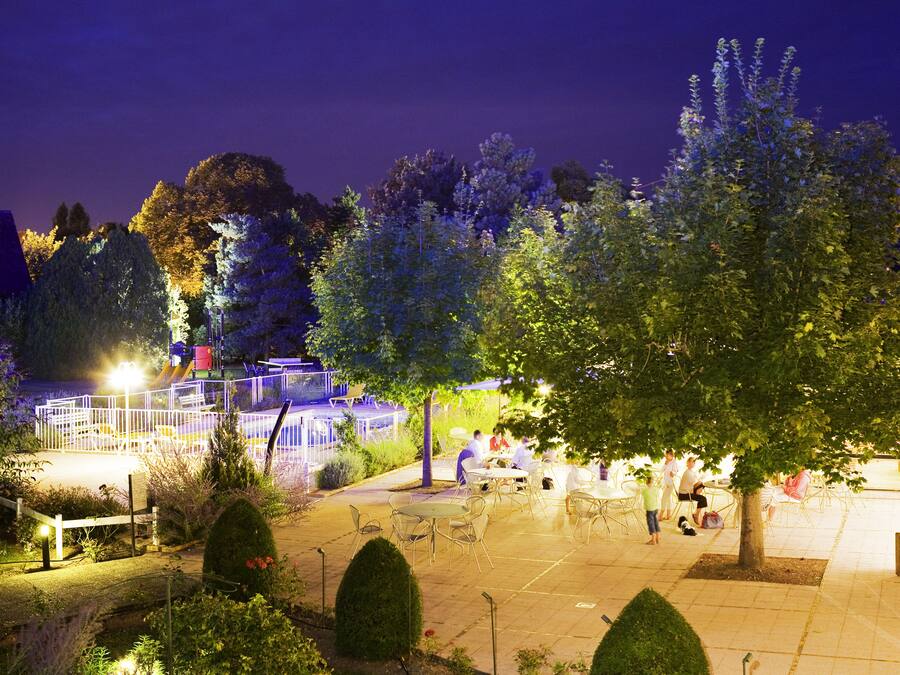 Breakfast, lunch, dinner served; French cuisine