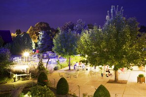 供應早餐、午餐、晚餐；法國菜