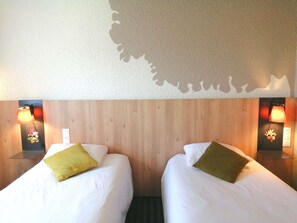 Standard Room, 2 Twin Beds | 1 bedroom, desk, blackout drapes, iron/ironing board