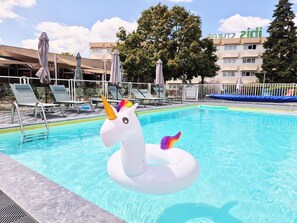 Seasonal outdoor pool - ibis Styles Tours Sud (Chambray-les-Tours)