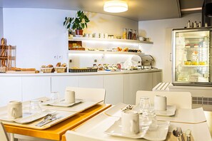 Desayuno buffet todos los días (con cargo)