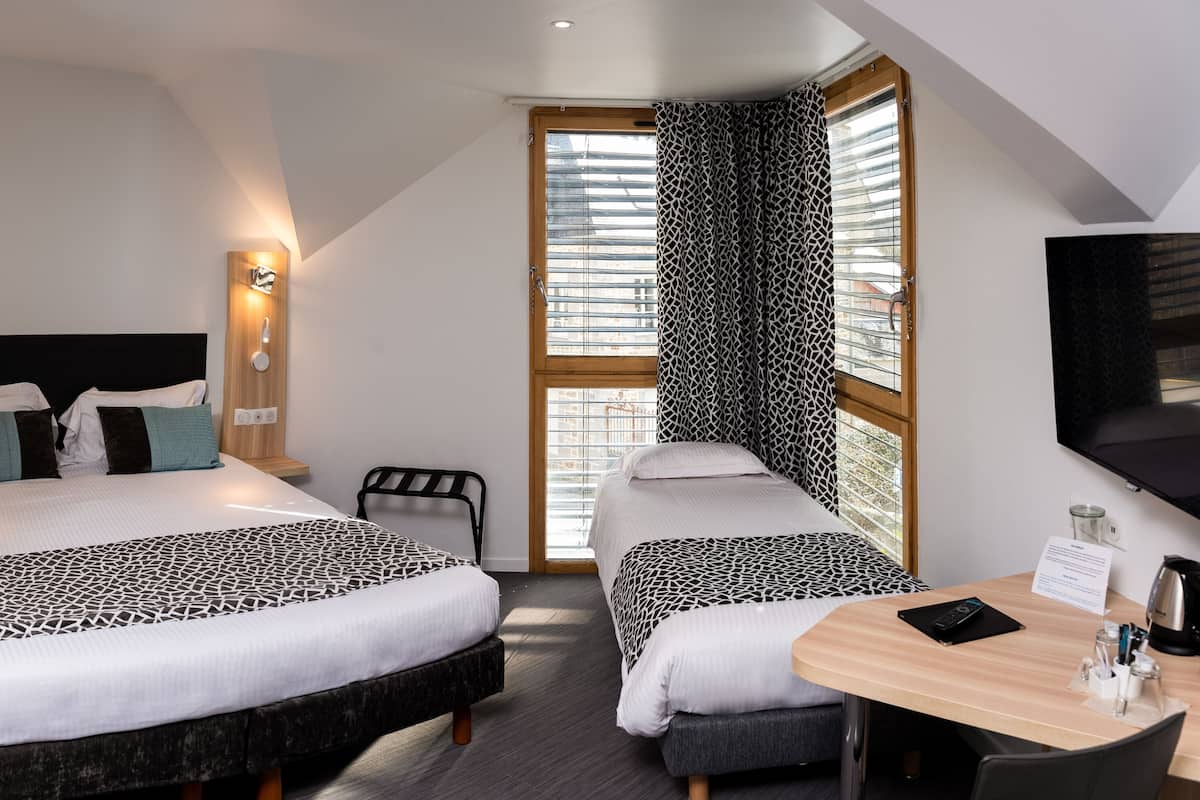 standard room, multiple beds | egyptian cotton sheets, premium bedding, in-room safe, desk