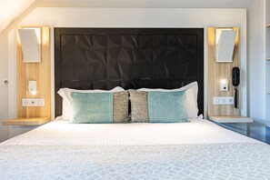 Habitación familiar, 2 camas Queen size, habitaciones conectadas | Sábanas de algodón egipcio y ropa de cama de alta calidad 