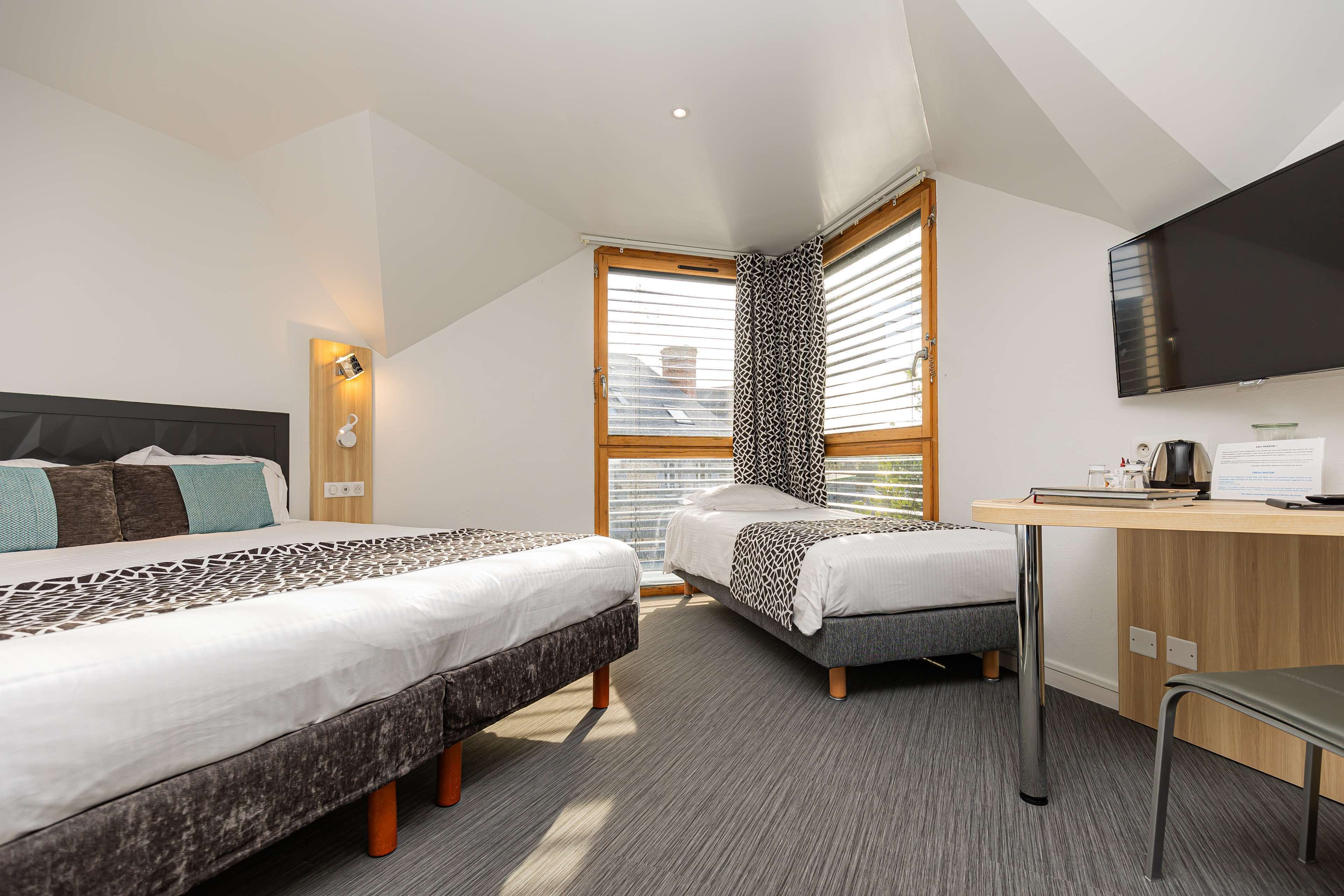 egyptian cotton sheets, premium bedding, in-room safe, desk