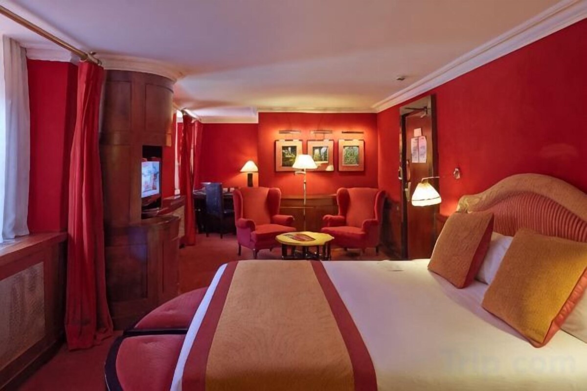 1 Queen Bed, Non-Smoking, Deluxe Room, Mini Bar, Coffee Maker, Air-Conditioned