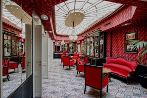 Coin salon dans le hall