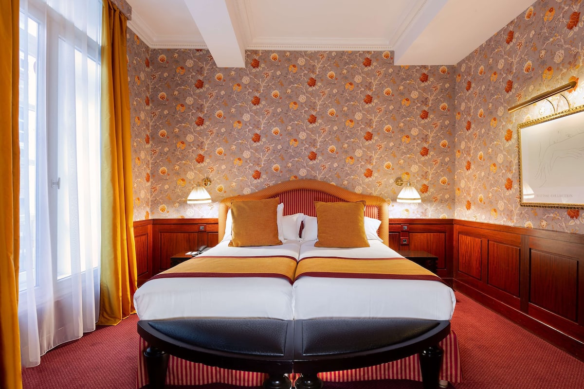 Chambre Deluxe, 1 trĂšs grand lit, non-fumeur