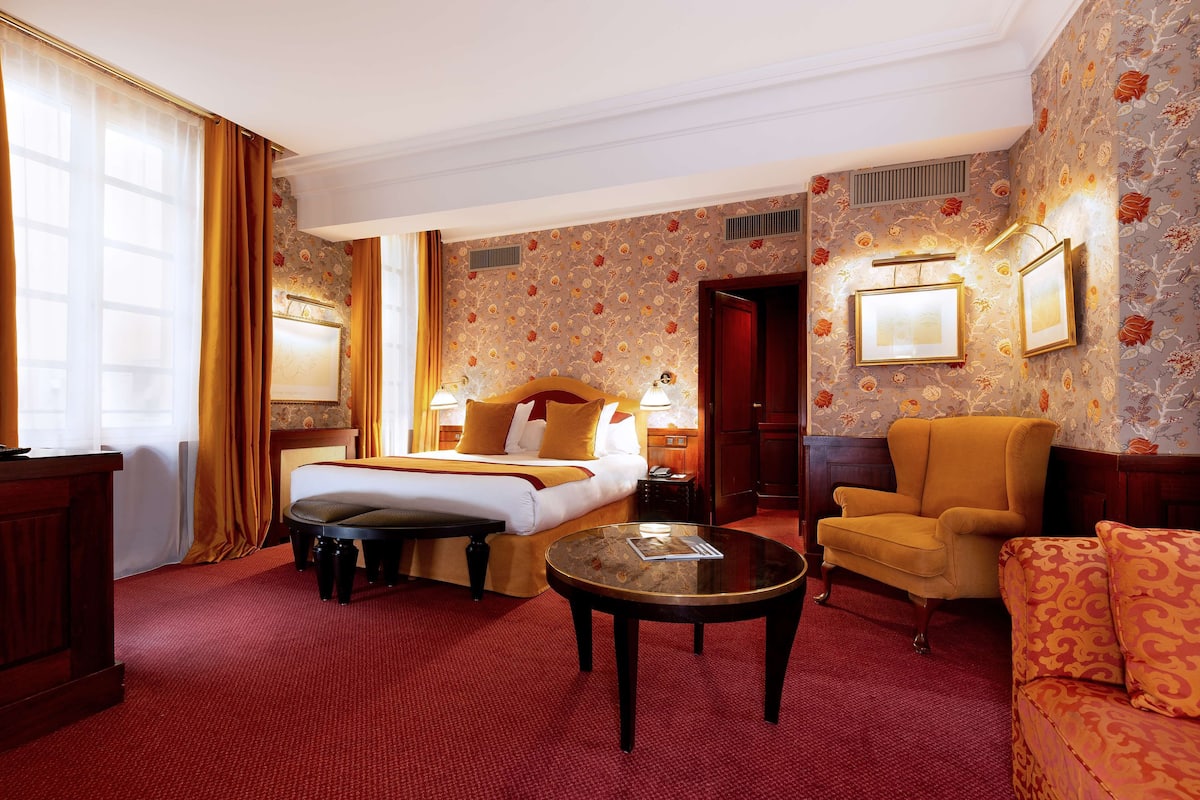 Chambre Exclusive, 1 trĂšs grand lit, non-fumeur