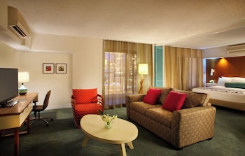 1 bedroom, in-room safe, individually decorated, desk at Oasis Hotel Waikiki